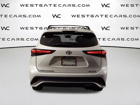 Used 2021 Toyota Highlander XSE AWD/4WD image 4
