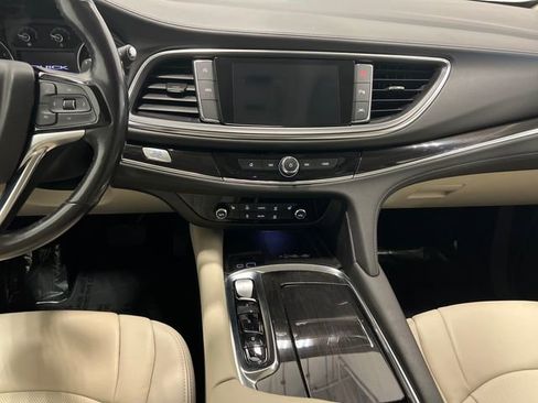 Used 2022 Buick Enclave Essence image 13
