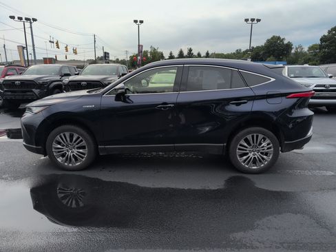 Used 2021 Toyota Venza XLE w/ Softex Package AWD/4WD image 7
