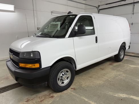 New 2025 Chevrolet Express 3500 w/ Driver Convenience Package image 3