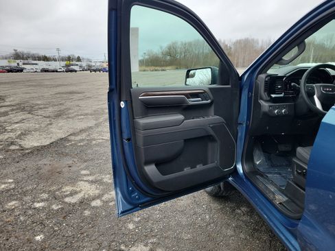 New 2026 GMC Sierra 1500 Elevation image 17