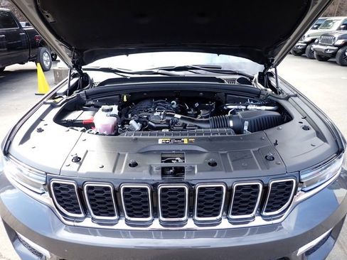 Certified 2025 Jeep Grand Cherokee Limited w/ Trailer Tow Package image 12
