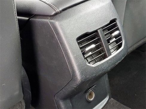 Used 2020 Ford Fusion SE image 28