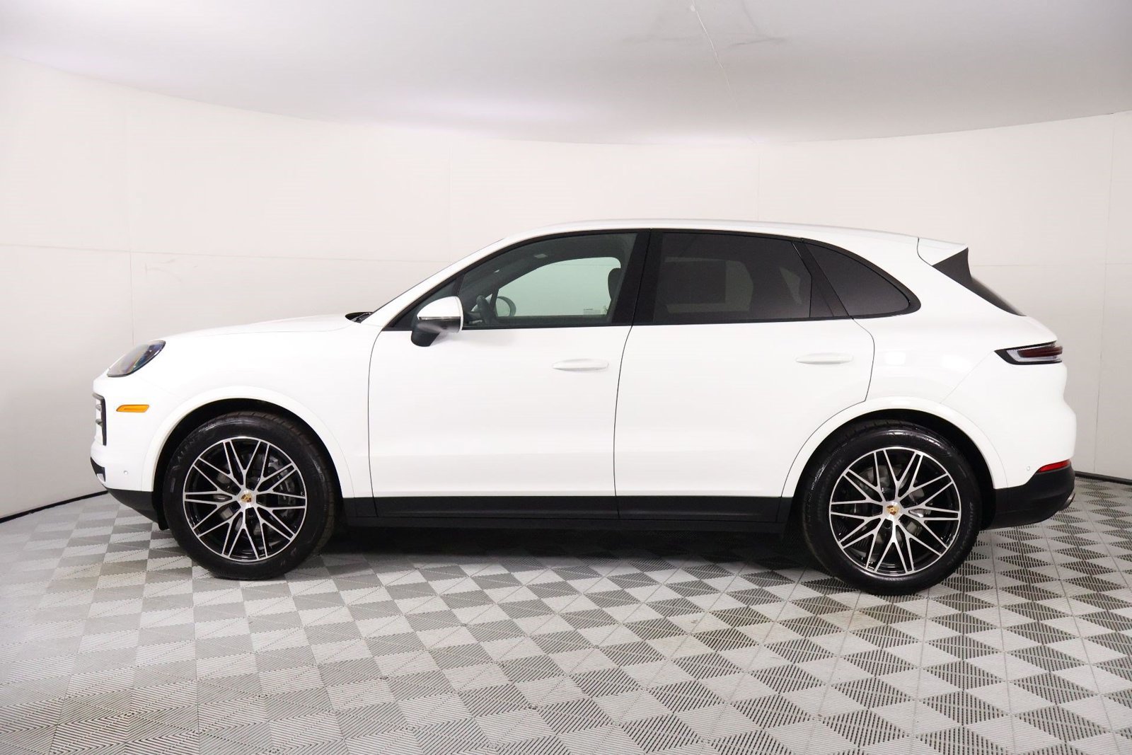 Certified 2026 Porsche Cayenne AWD/4WD image 2