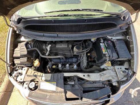 Used 2005 Chrysler Town & Country Touring w/ Leather Interior Group FWD image 45