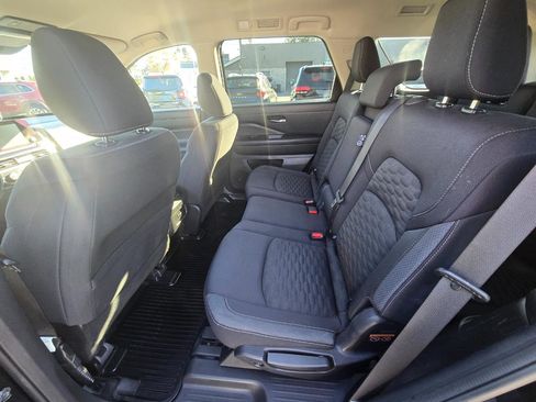 Used 2022 Nissan Pathfinder SV AWD/4WD image 13