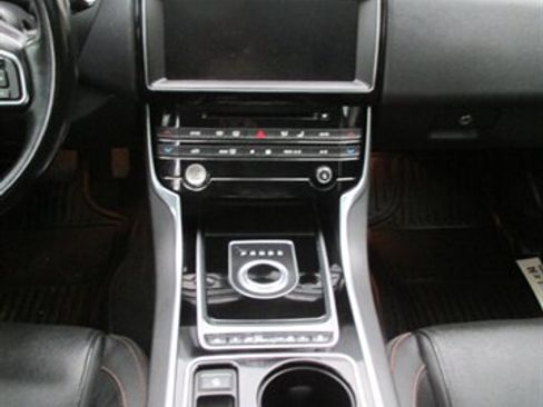 Used 2017 Jaguar XE Prestige image 18