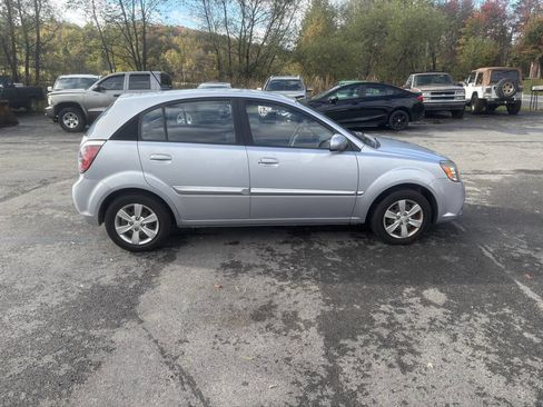 Used 2010 Kia Rio5 image 3