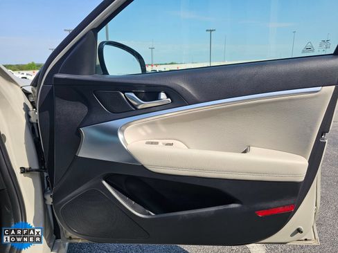 Used 2025 Genesis G70 2.5T AWD/4WD image 31