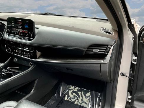 Used 2021 Nissan Rogue Platinum FWD image 28