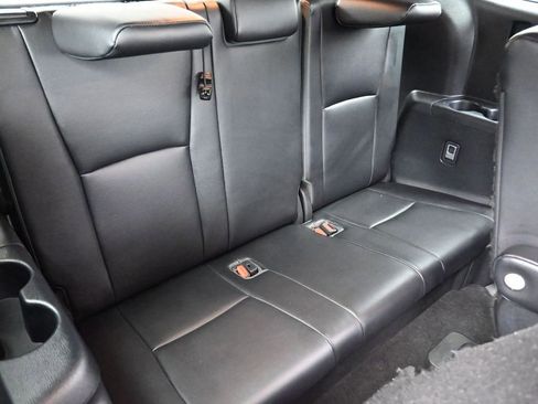 Used 2023 Toyota Highlander XLE image 14