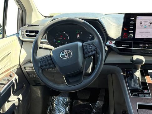 Used 2024 Toyota Sienna LE w/ LE Plus Package FWD image 15