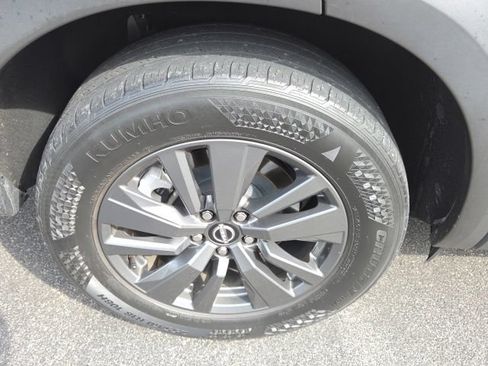 Used 2022 Nissan Pathfinder S FWD image 34