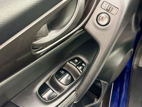 Used 2019 Nissan Rogue S FWD image 17