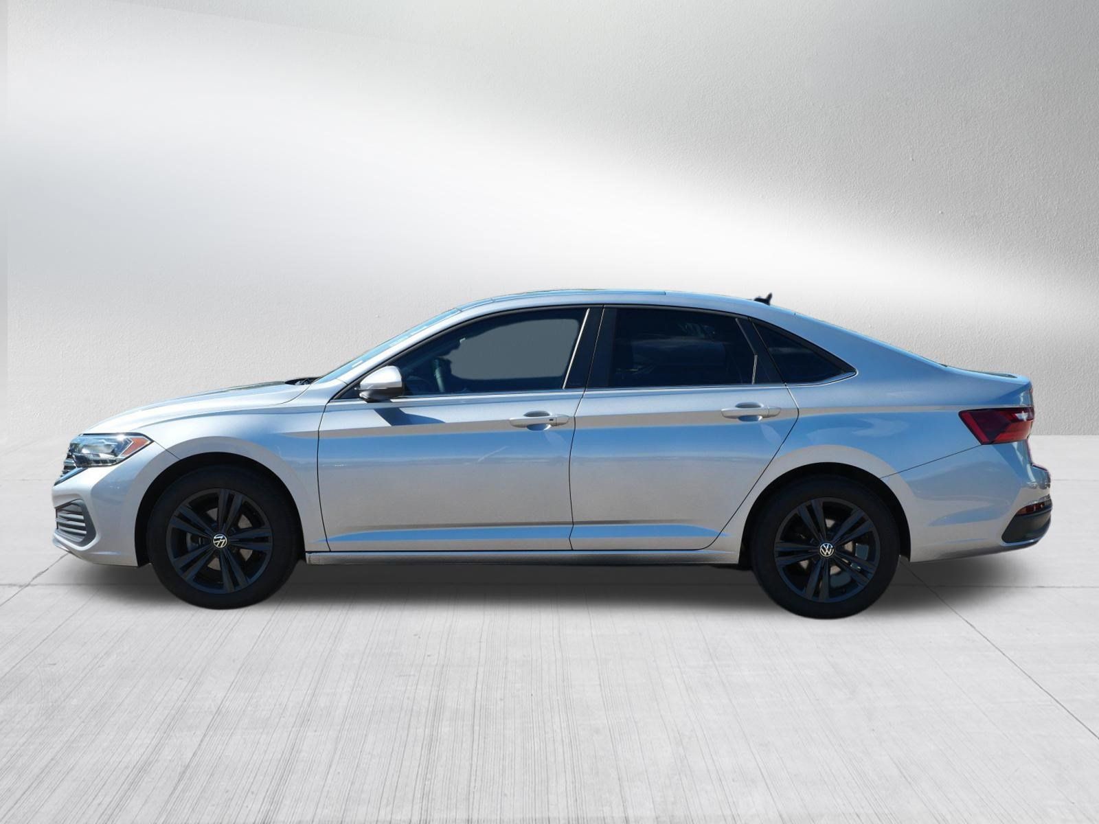 Used 2022 Volkswagen Jetta SE FWD image 4