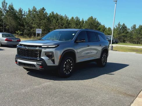 New 2026 Chevrolet Traverse Z71 w/ Enhanced Driving Package AWD/4WD image 4