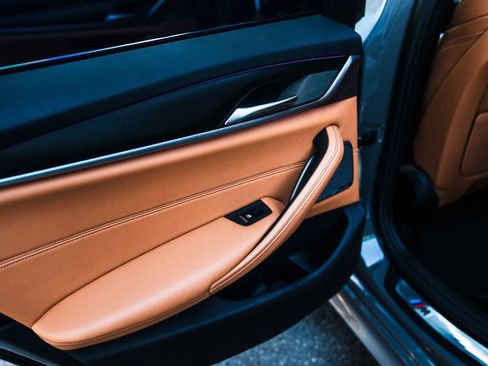 Used 2021 BMW 530i w/ M Sport Package image 30