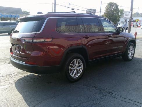 Used 2022 Jeep Grand Cherokee L Laredo w/ Luxury Tech Group I AWD/4WD image 8