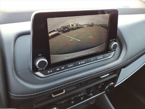 Used 2023 Nissan Rogue S image 22