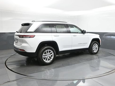 New 2025 Jeep Grand Cherokee Laredo X w/ Luxury Tech Group I image 15