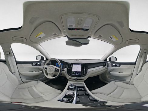 Used 2023 Volvo XC60 B6 Ultimate AWD/4WD image 9