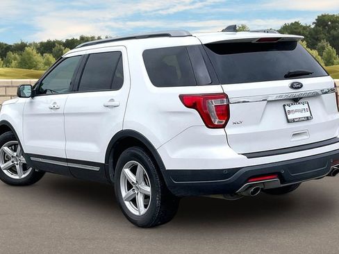 Used 2018 Ford Explorer XLT FWD image 10