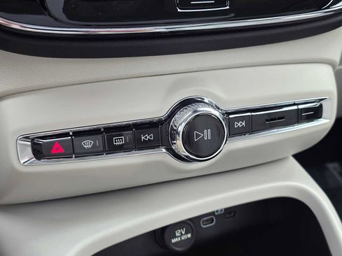 New 2026 Volvo XC40 B5 Plus w/ Protection Package Premier image 28