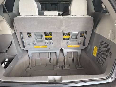 Used 2011 Toyota Sienna LE FWD image 23