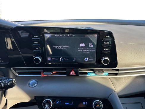 Used 2022 Hyundai Elantra SEL w/ Convenience + Premium Package image 17