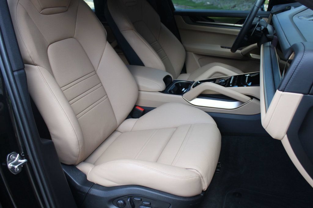 Used 2025 Porsche Cayenne Coupe AWD/4WD image 25