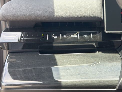 New 2026 BMW 530i xDrive w/ M Sport Package image 35