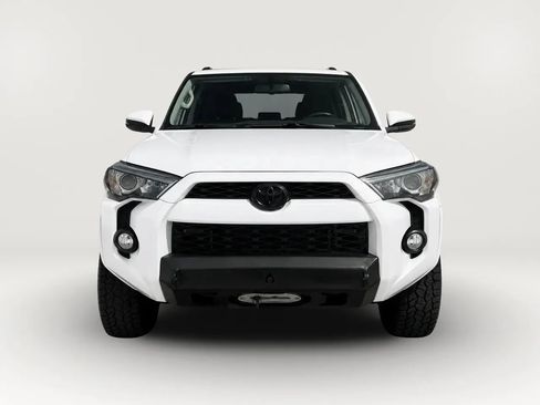 Used 2018 Toyota 4Runner SR5 AWD/4WD image 2
