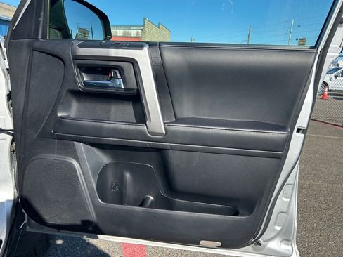 Used 2024 Toyota 4Runner SR5 Premium w/ Moonroof Package AWD/4WD image 25