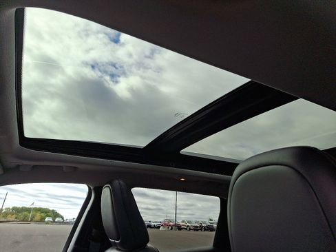 Certified 2021 Jeep Cherokee Latitude Plus w/ Sun & Sound Group image 14