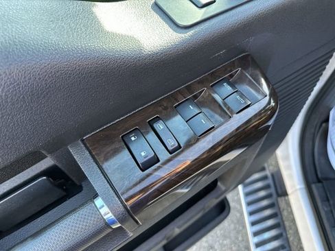 Used 2015 Ford F350 Platinum image 17