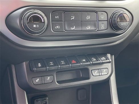 Used 2022 Chevrolet Colorado ZR2 image 19