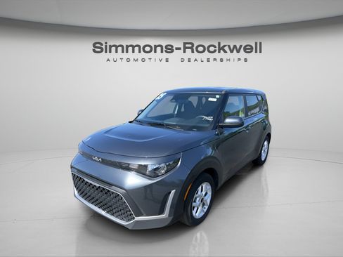 Used 2025 Kia Soul LX w/ LX Technology Package FWD image 1
