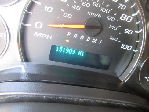 Used 2019 Chevrolet Express 2500 w/ Driver Convenience Package RWD image 32