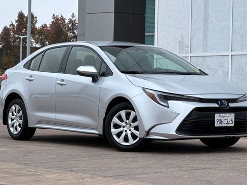 Certified 2025 Toyota Corolla LE image 2