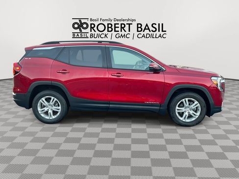Used 2024 GMC Terrain SLE w/ Driver Convenience Package AWD/4WD image 9