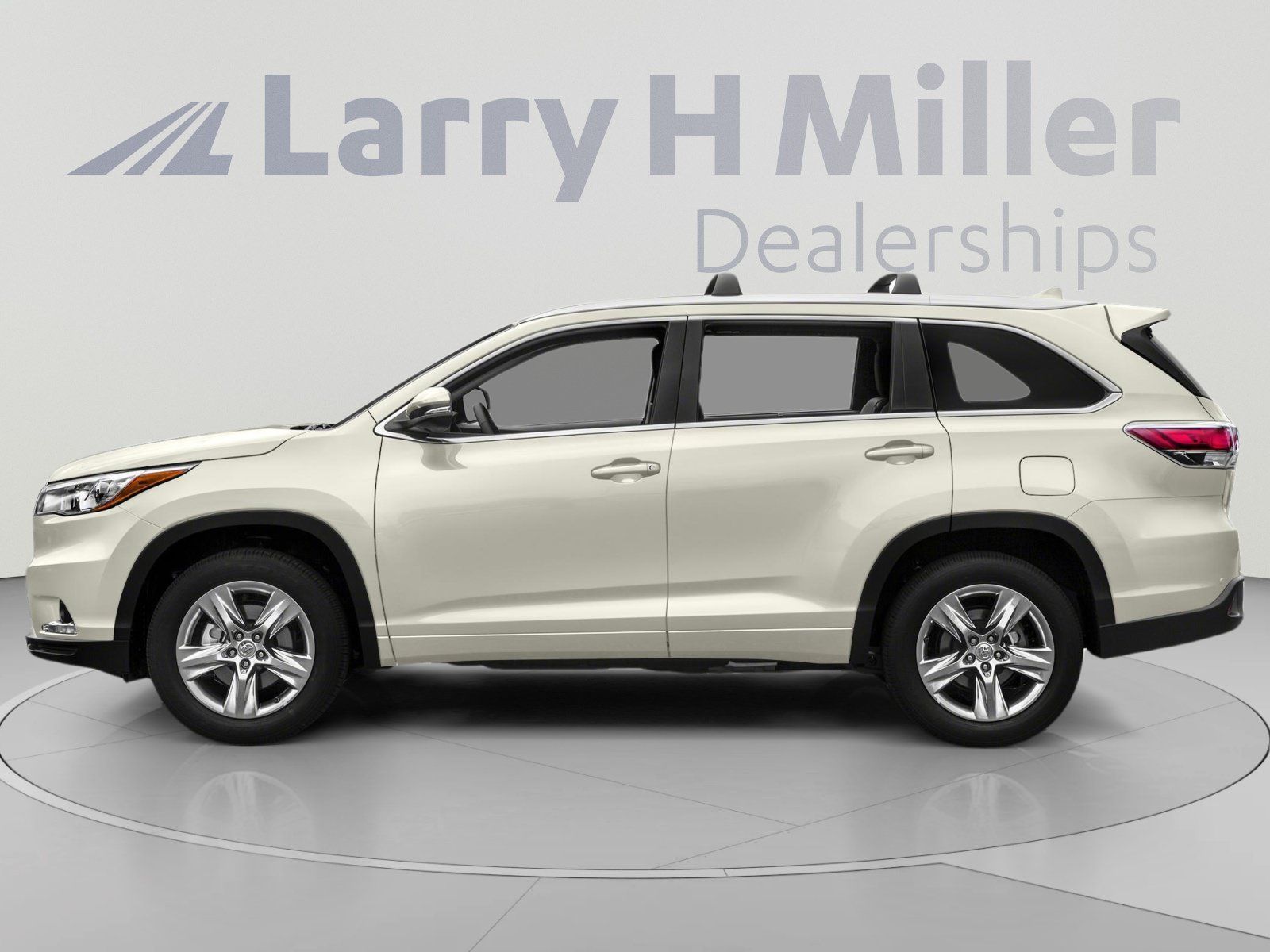 Used 2015 Toyota Highlander Limited w/ Driver Technology Package FWD image 3