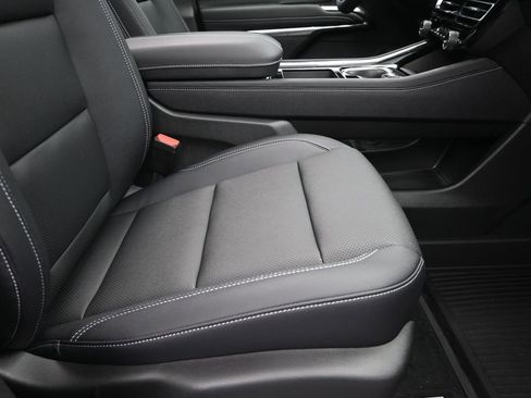 New 2026 Chevrolet Traverse LT w/ Sun and Wheel Package FWD image 25