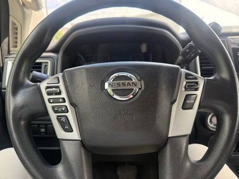 Used 2017 Nissan Titan 4x4 Crew Cab image 17