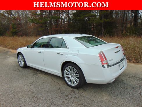 Used 2014 Chrysler 300 C w/ Light Group image 9