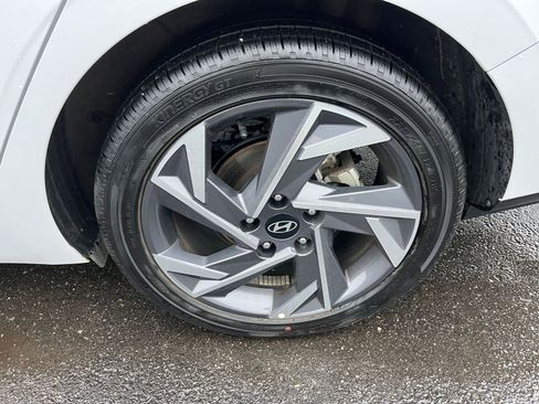 Used 2025 Hyundai Elantra SEL image 29