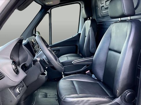 Used 2020 Mercedes-Benz Sprinter 2500 image 7