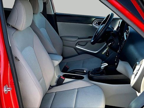 Used 2022 Kia Soul LX FWD image 7