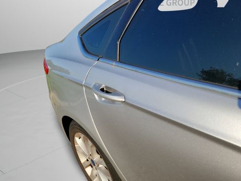 Used 2019 Ford Fusion SE FWD image 18