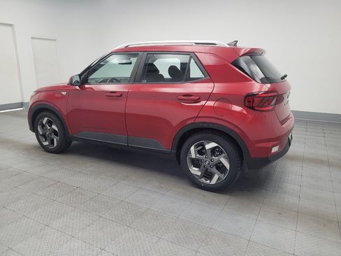 Used 2022 Hyundai Venue SEL FWD image 3
