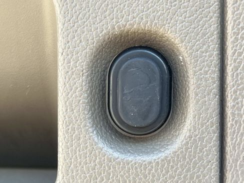 Used 2018 Chevrolet Suburban Premier image 11